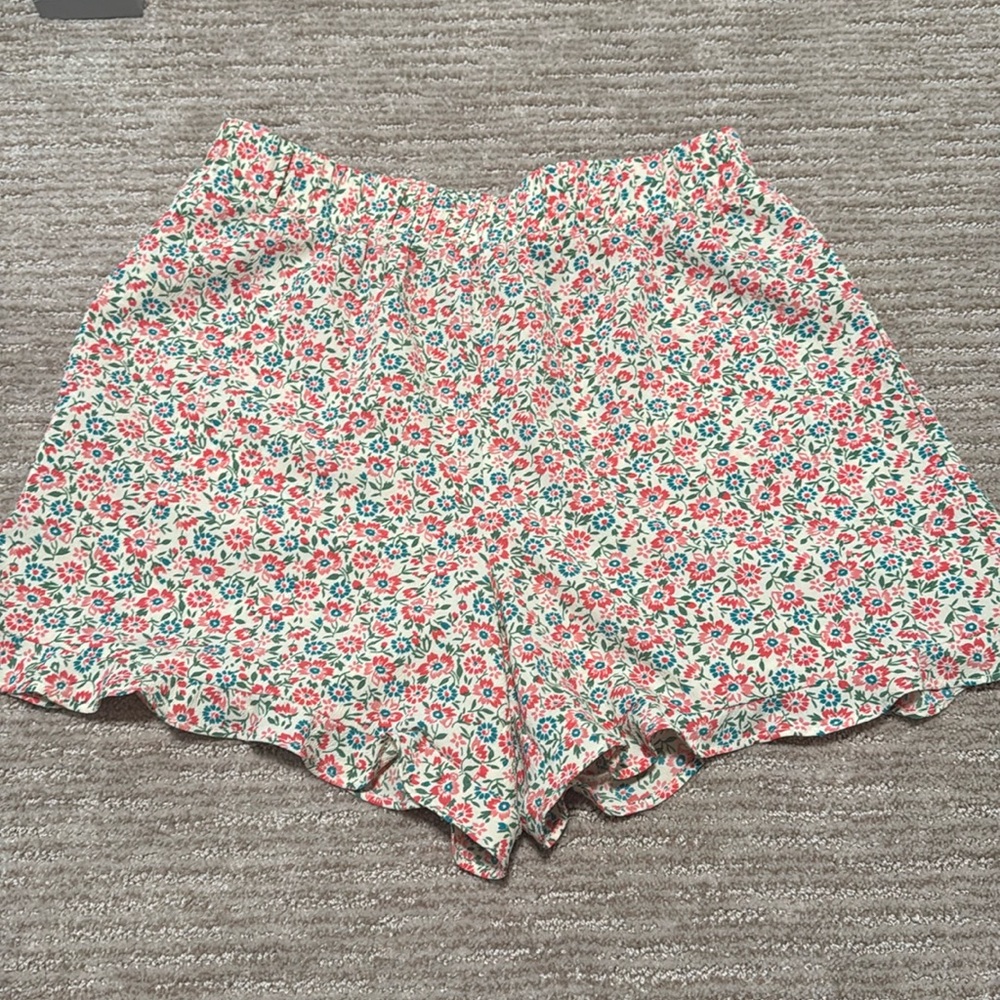Flowy summer floral shorts M